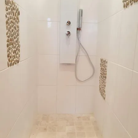 La Pinede Apartment *